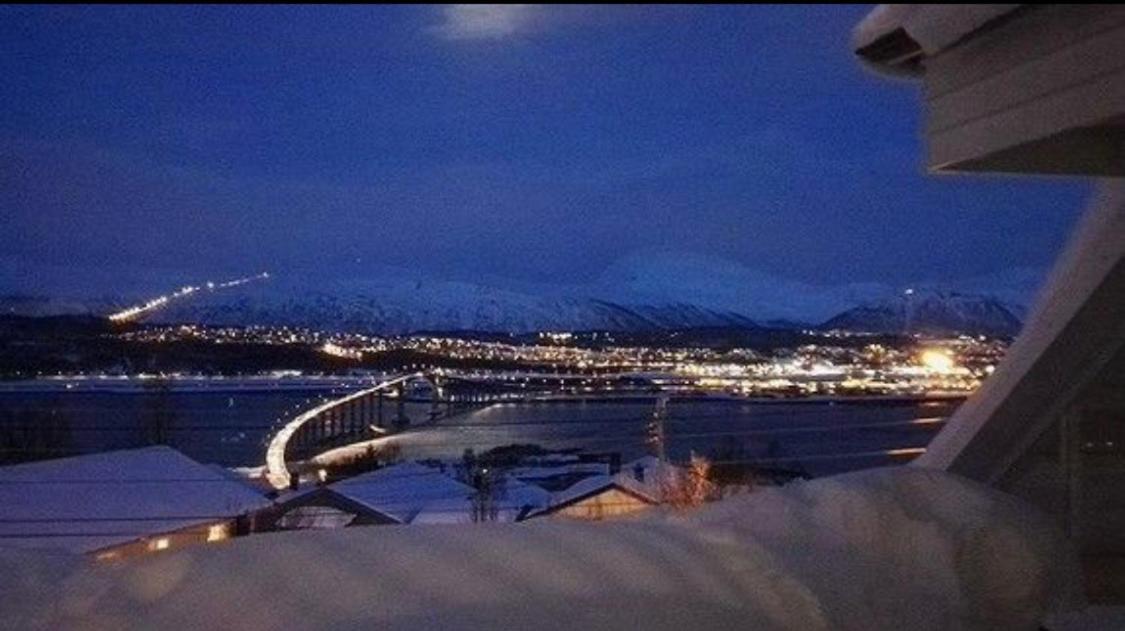 Moderne Og Trivelig Leilighet, Med Unik Utsikt Lägenhet Tromsø Exteriör bild